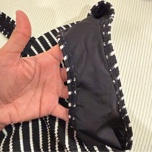 New Look Women’s Ribbed One Piece Swimsuit Striped Black & White Minimalist sz S - Picture 12 of 12